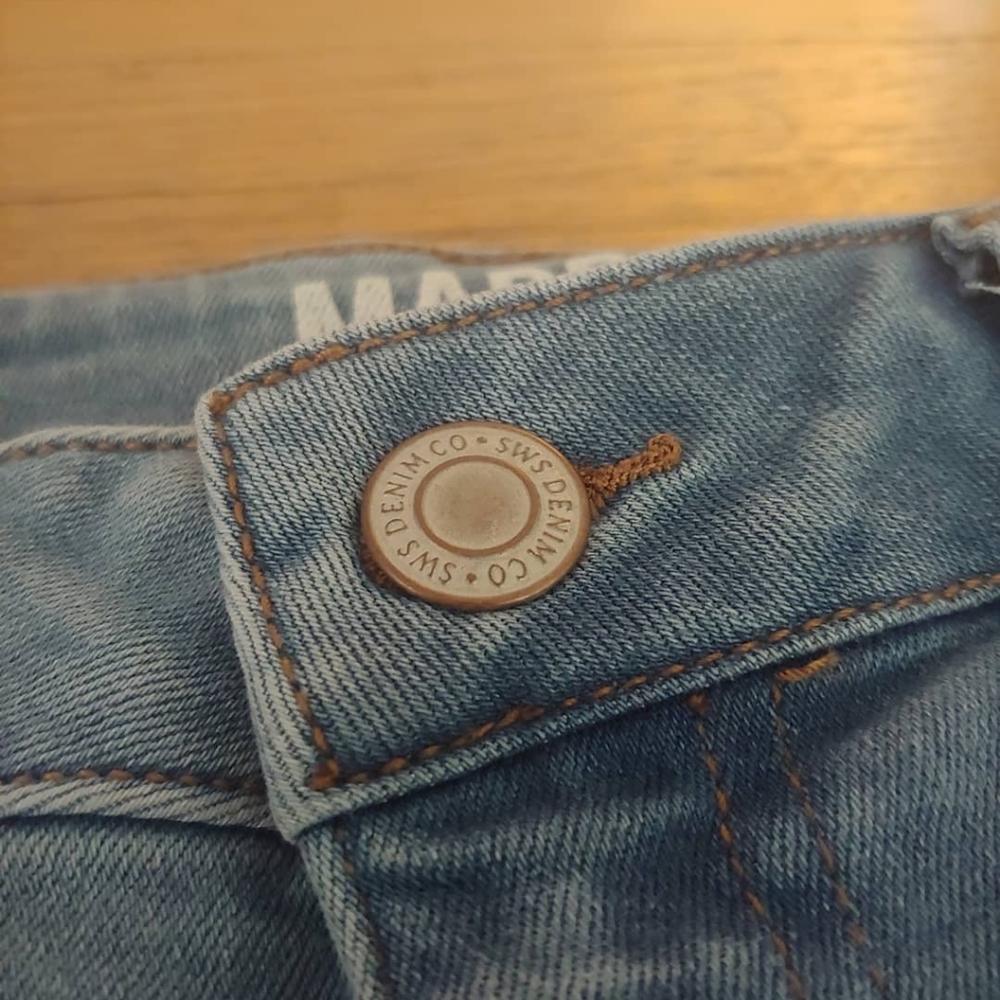 Light Blue Jeans - Picture 2 of 3